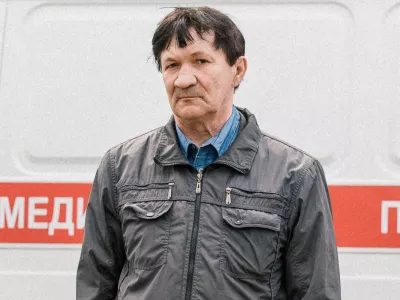  «Ударили по голове, волоком затащили в машину»: рассказ кемеровского пенсионера о задержании сотрудниками прокуратуры из-за постов о ФСБ 
